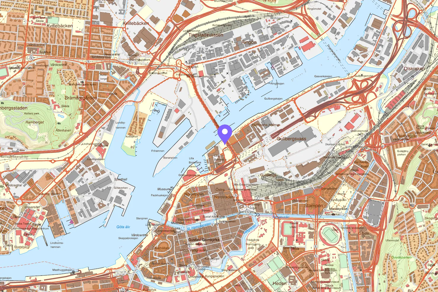 Karta över centrala Göteborg med Göta älvs krök genom staden, och en markering vid Lilla Bommen 1 strax söder om Hisingsbron