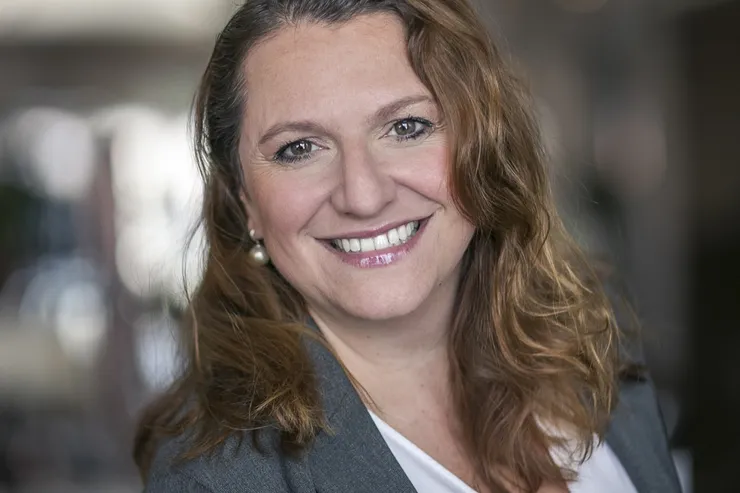 Klementina Österberg i grå kavaj