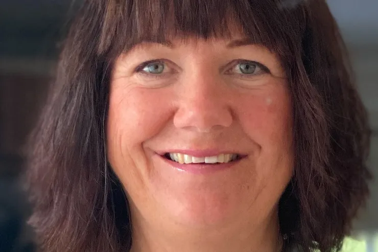 Efva Willén, leende i grön blus
