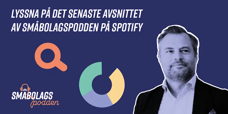 Mörkblå banner med texten »Lyssna på det senaste avsnittet av Småbolagspodden på Spotify«, poddens logotyp och ett urklippt porträtt av Johan Sandberg