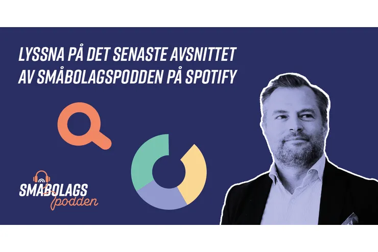 Mörkblå banner med texten »Lyssna på det senaste avsnittet av Småbolagspodden på Spotify«, poddens logotyp och ett urklippt porträtt av Johan Sandberg